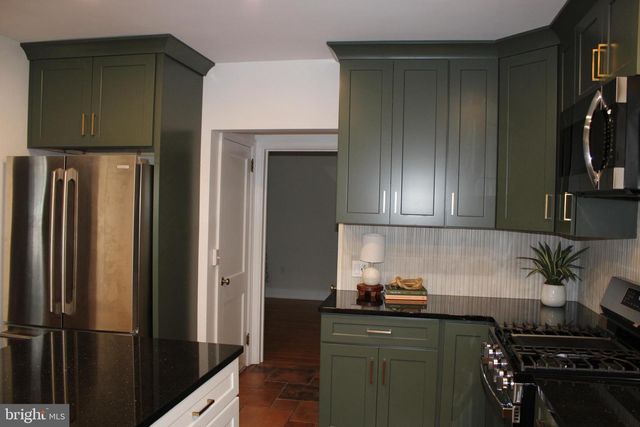 146 W GRANADA AVE, Hershey, PA 17033