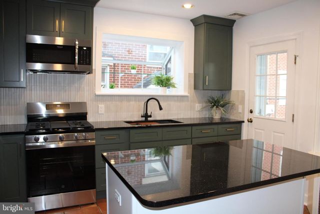 146 W GRANADA AVE, Hershey, PA 17033