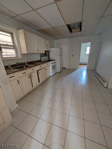 66 Erie St, Elizabeth City, NJ 07206