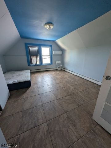 66 Erie St, Elizabeth City, NJ 07206