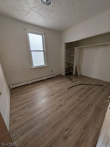 66 Erie St, Elizabeth City, NJ 07206