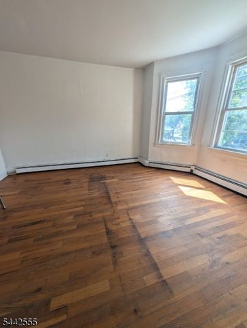 66 Erie St, Elizabeth City, NJ 07206
