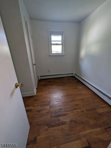 66 Erie St, Elizabeth City, NJ 07206
