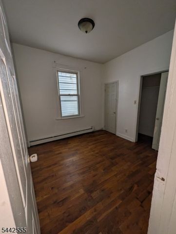 66 Erie St, Elizabeth City, NJ 07206