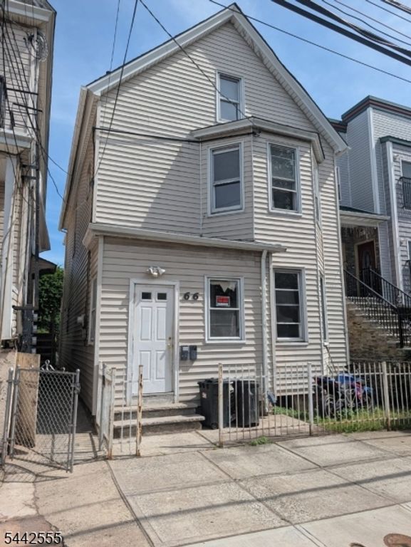 66 Erie St, Elizabeth City, NJ 07206