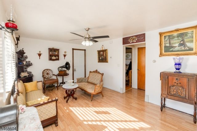 20 Young Dr, Stanhope Boro, NJ 07874