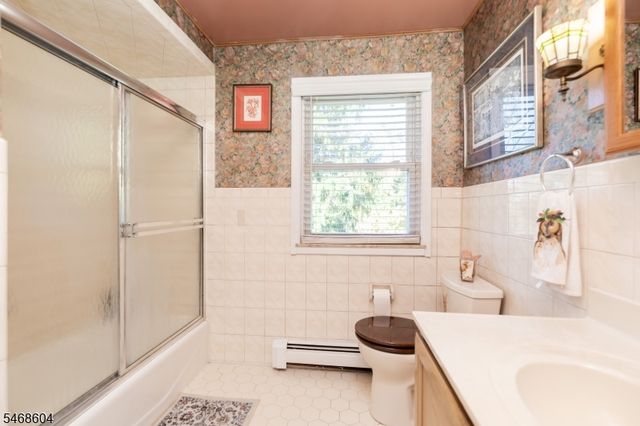 20 Young Dr, Stanhope Boro, NJ 07874