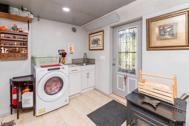20 Young Dr, Stanhope Boro, NJ 07874