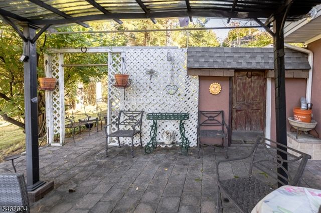 20 Young Dr, Stanhope Boro, NJ 07874