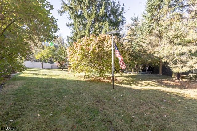 20 Young Dr, Stanhope Boro, NJ 07874