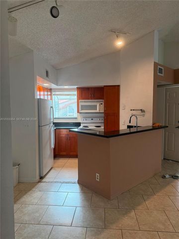 3350 N Pinewalk Drive N 1427, Margate, FL 33063