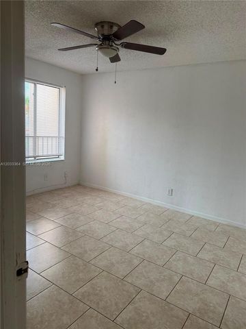3350 N Pinewalk Drive N 1427, Margate, FL 33063