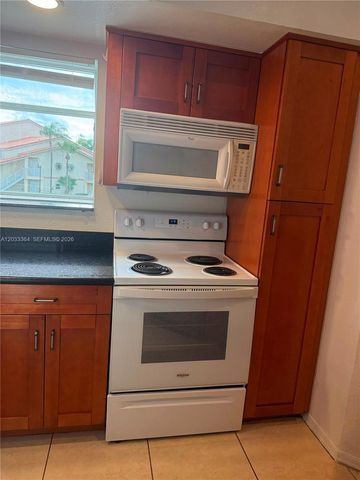 3350 N Pinewalk Drive N 1427, Margate, FL 33063