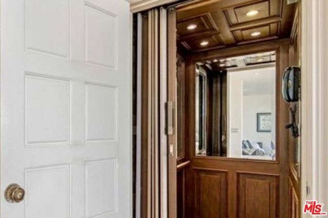 7218 Mulholland Drive, Los Angeles, CA 90068
