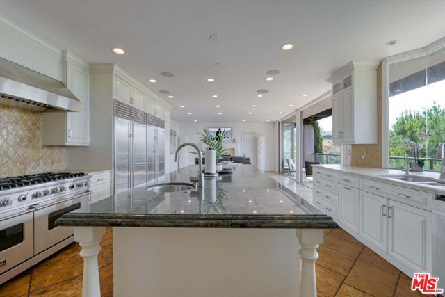 7218 Mulholland Drive, Los Angeles, CA 90068