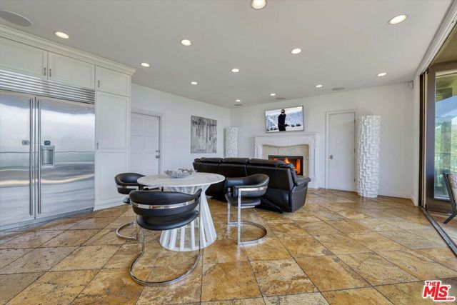 7218 Mulholland Drive, Los Angeles, CA 90068