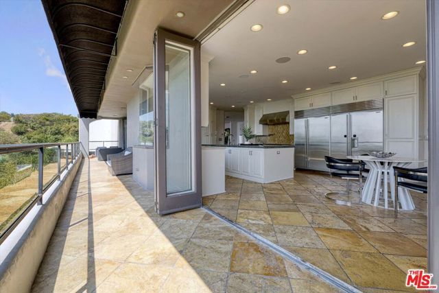 7218 Mulholland Drive, Los Angeles, CA 90068