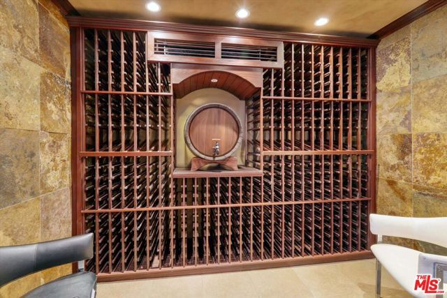 7218 Mulholland Drive, Los Angeles, CA 90068