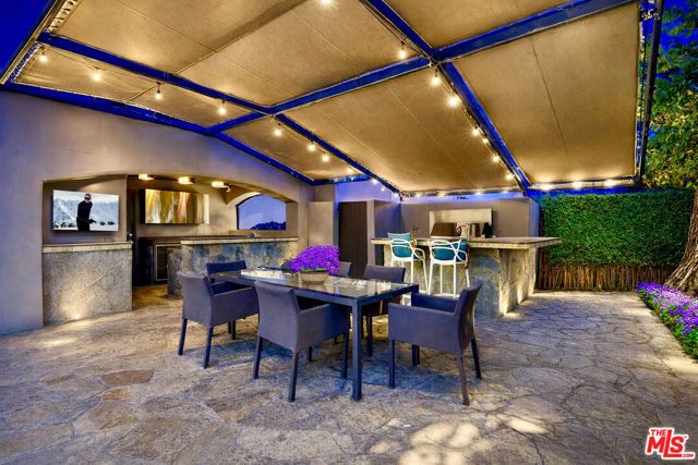 7218 Mulholland Drive, Los Angeles, CA 90068