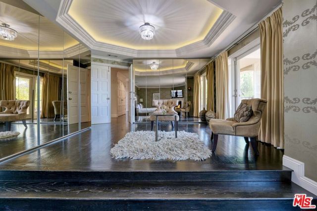 7218 Mulholland Drive, Los Angeles, CA 90068