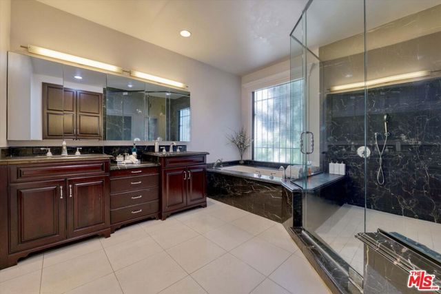 7218 Mulholland Drive, Los Angeles, CA 90068