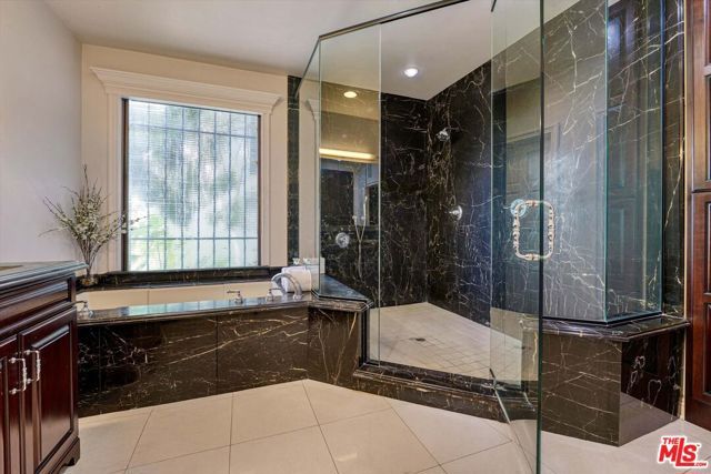 7218 Mulholland Drive, Los Angeles, CA 90068