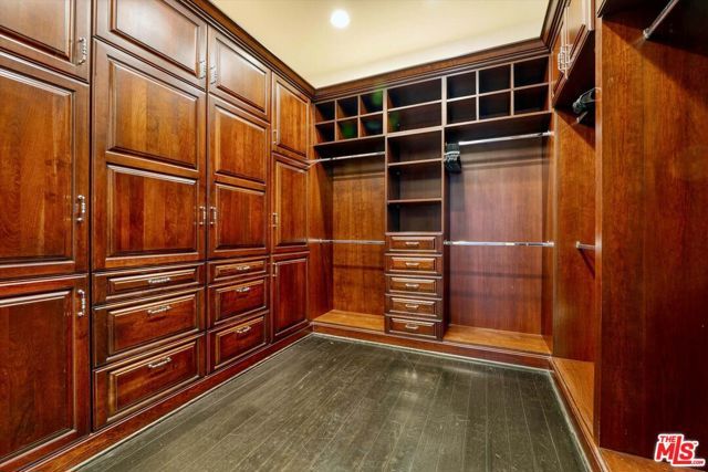 7218 Mulholland Drive, Los Angeles, CA 90068