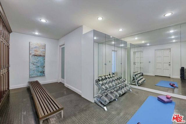 7218 Mulholland Drive, Los Angeles, CA 90068