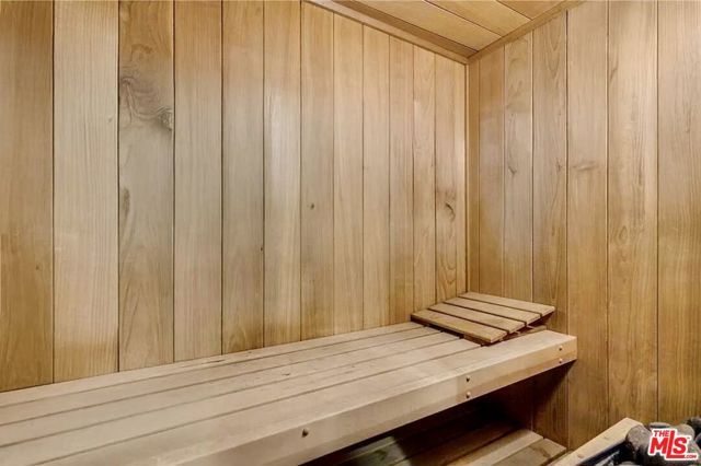 7218 Mulholland Drive, Los Angeles, CA 90068