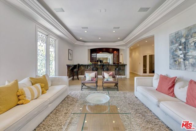 7218 Mulholland Drive, Los Angeles, CA 90068