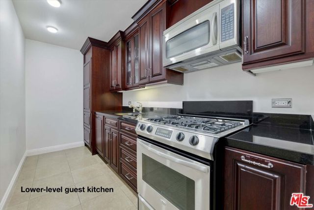 7218 Mulholland Drive, Los Angeles, CA 90068