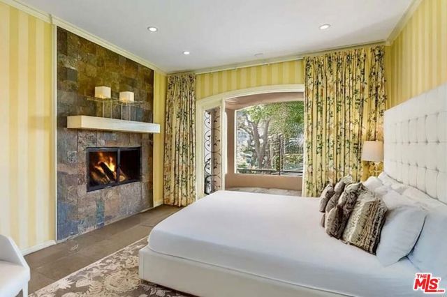 7218 Mulholland Drive, Los Angeles, CA 90068