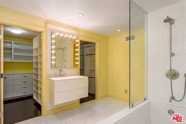 7218 Mulholland Drive, Los Angeles, CA 90068