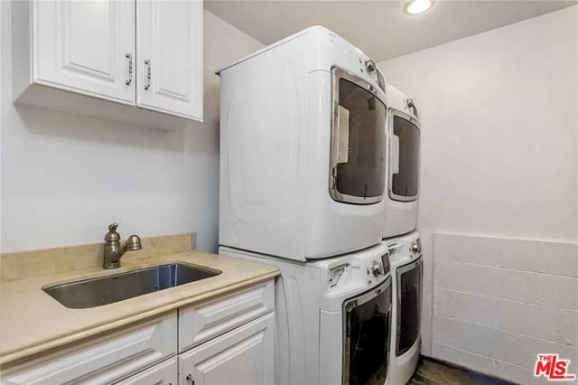 7218 Mulholland Drive, Los Angeles, CA 90068