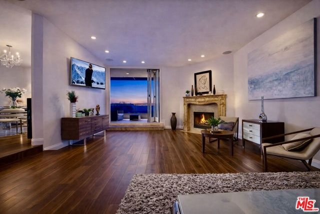 7218 Mulholland Drive, Los Angeles, CA 90068