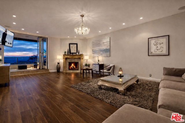 7218 Mulholland Drive, Los Angeles, CA 90068