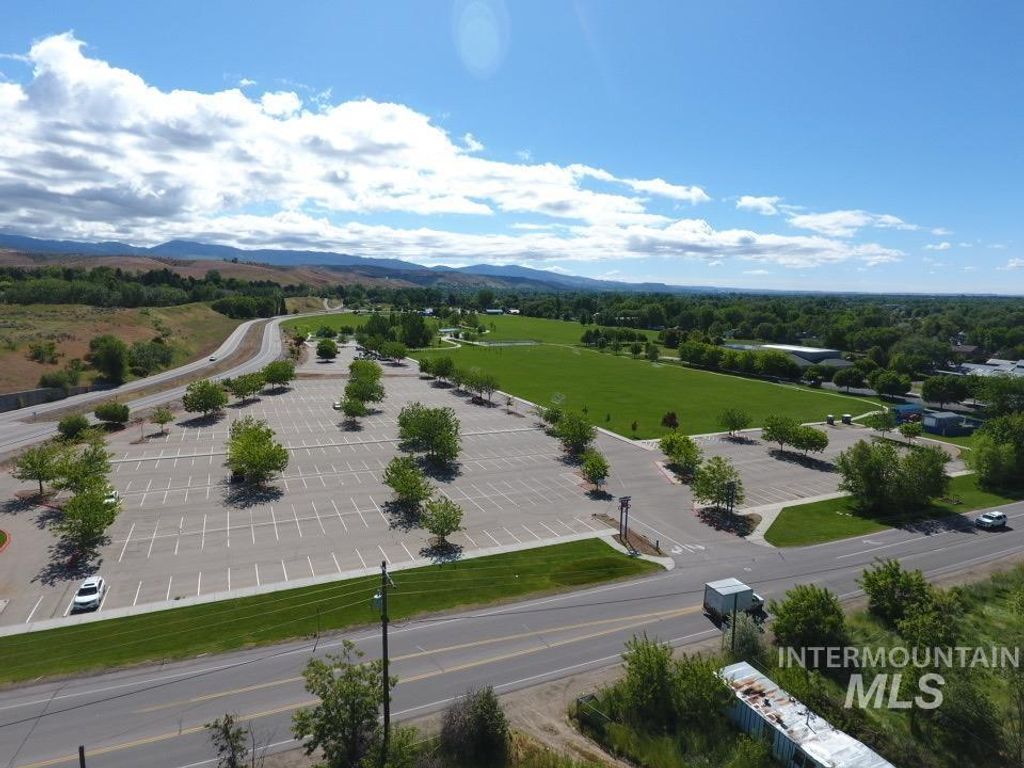 9605 N Horseshoe Bend Rd., Garden City, ID 83714 photo 7