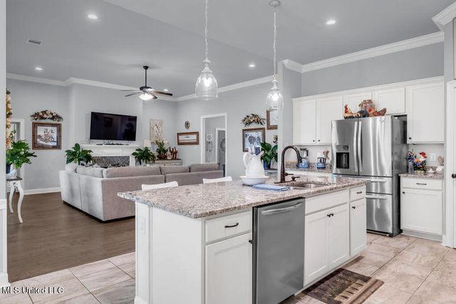 12856 Jackson Lee Drive, Ocean Springs, MS 39564