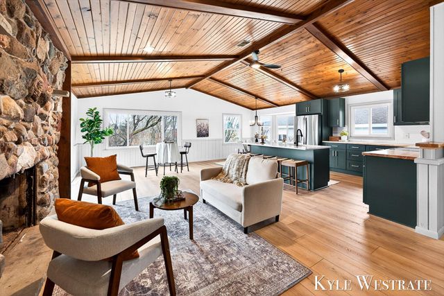 2929 Alden Nash Avenue NE, Lowell, MI 49331