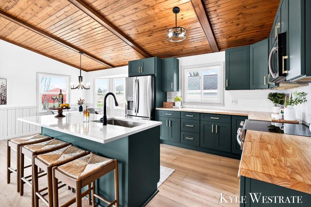 2929 Alden Nash Avenue NE, Lowell, MI 49331