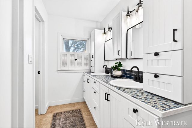 2929 Alden Nash Avenue NE, Lowell, MI 49331