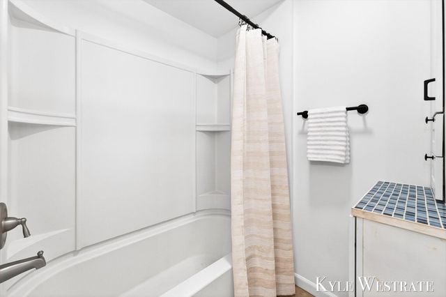 2929 Alden Nash Avenue NE, Lowell, MI 49331