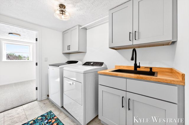 2929 Alden Nash Avenue NE, Lowell, MI 49331