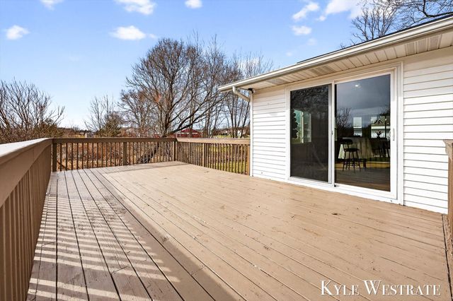 2929 Alden Nash Avenue NE, Lowell, MI 49331