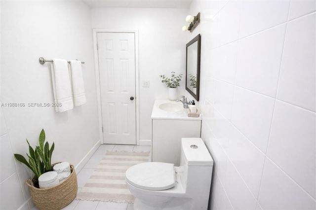 4081 N Dixie Hwy 28, Oakland Park, FL 33334