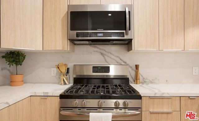 337 N Spaulding Avenue, Los Angeles, CA 90036