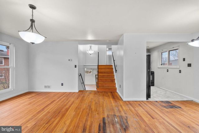 5607 IONA WAY, Alexandria, VA 22312