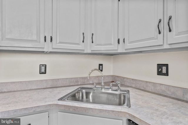 5607 IONA WAY, Alexandria, VA 22312