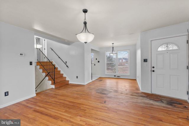 5607 IONA WAY, Alexandria, VA 22312