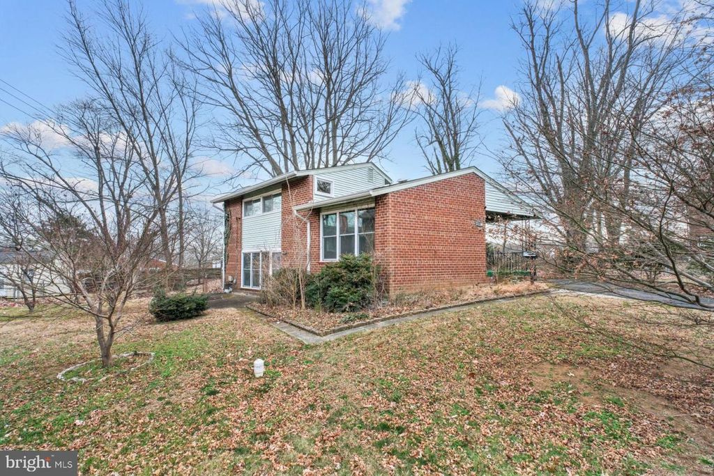 5607 IONA WAY, Alexandria, VA 22312